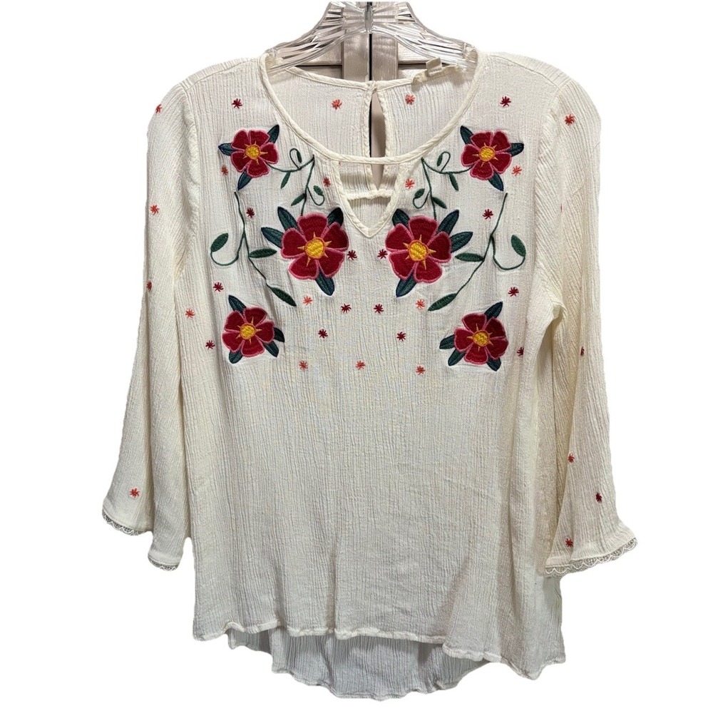Oddy Cream /Red Embroidered Flowers 3/4 Bell Sleeve Top Size M‎ Keyhole Neck